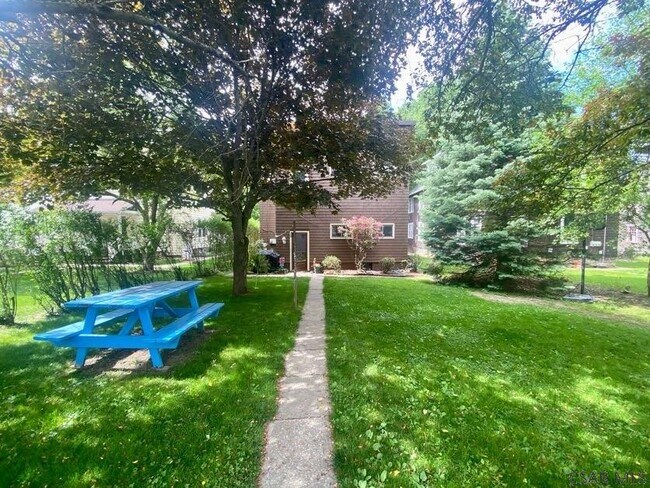 Building Photo - 49 Venango St