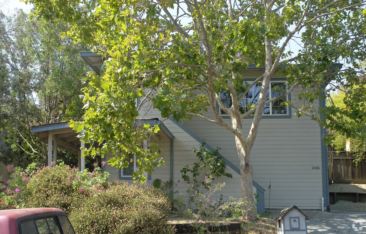 Building Photo - 2466 Bella Vista Ave