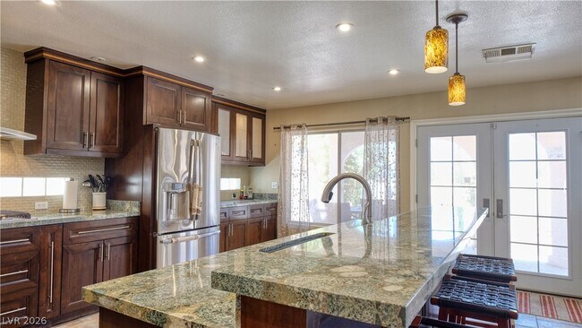Foto del edificio - 3704 N Campbell Rd