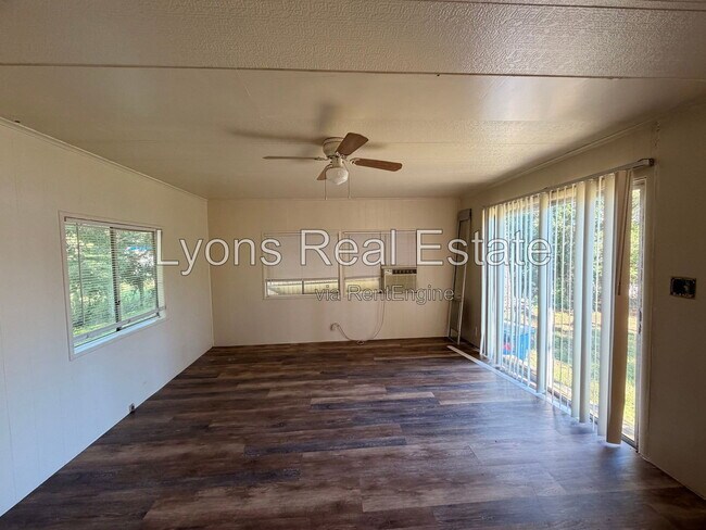 Building Photo - 7555 Ebson Dr