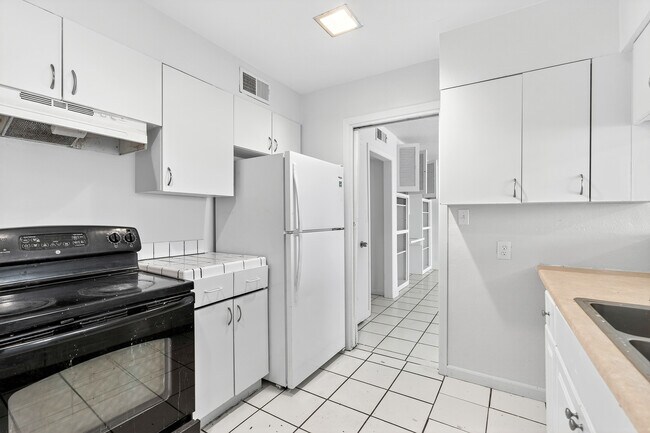 Foto del edificio - 202-244 W Shields Ave