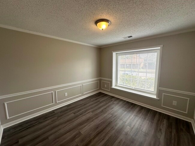 Building Photo - 4627 Chelwood Dr