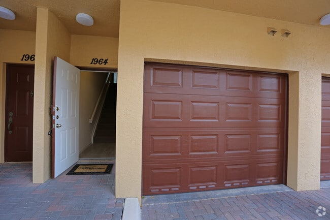 Garage - Polo Lakes