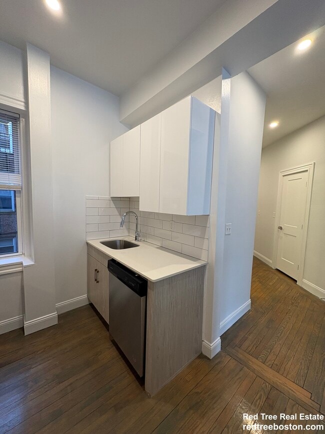 Photo - 19 Queensberry St Apartment