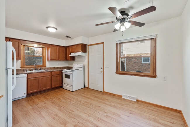 Building Photo - 11613 W Diane Dr