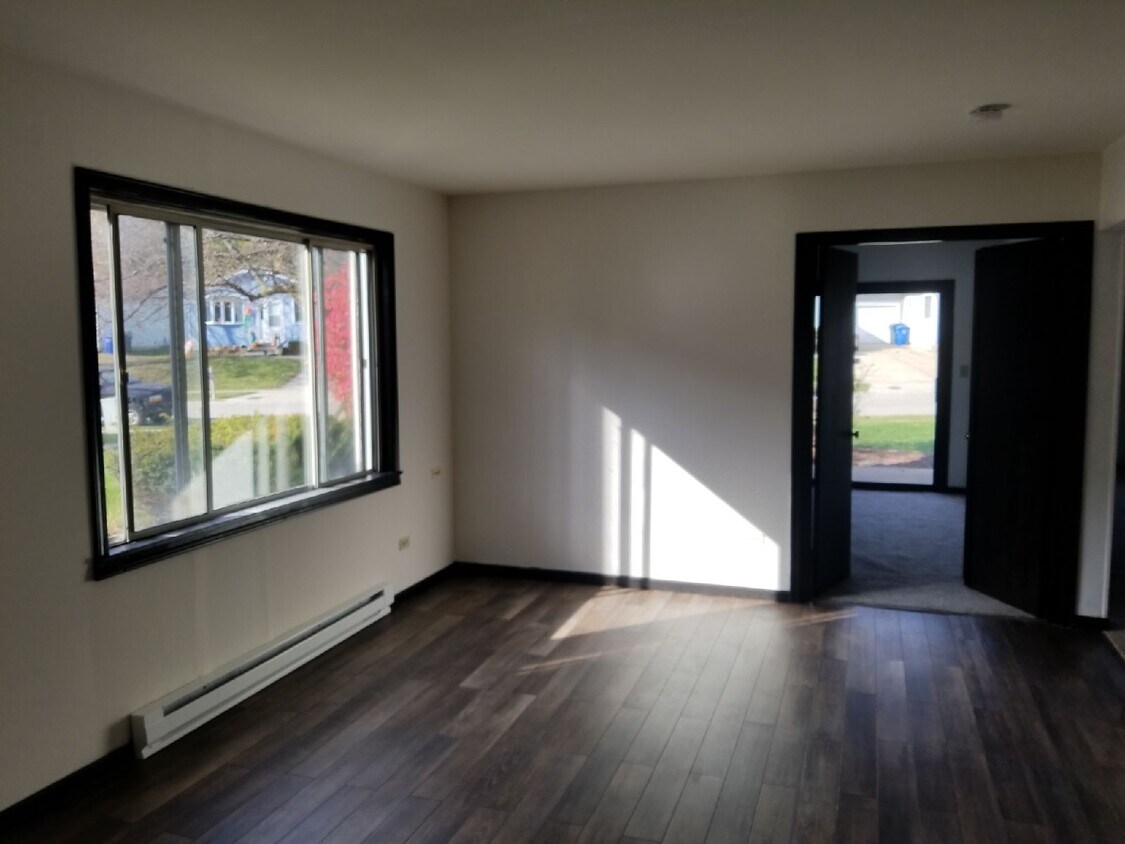 569 Dean Dr Unit 1, South Elgin, IL 60177 Apartments in South Elgin