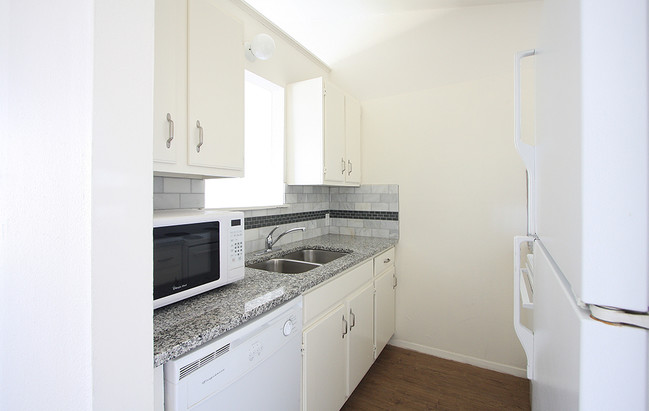 Building Photo - 1209 Hollow Creek Dr