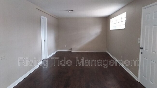 Building Photo - 1300 Rayfield Dr