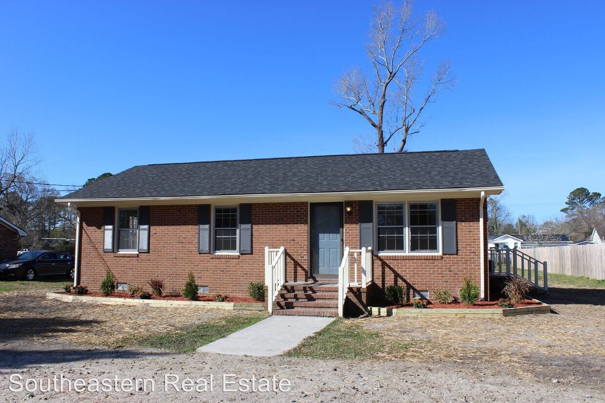 3 br, 1 bath House 309 S McRae St House for Rent in Burgaw, NC