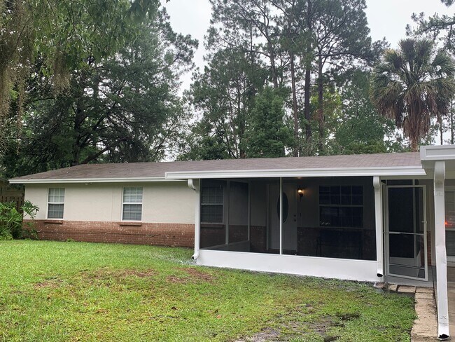 screened in front porch - 171 Evergreen Ln