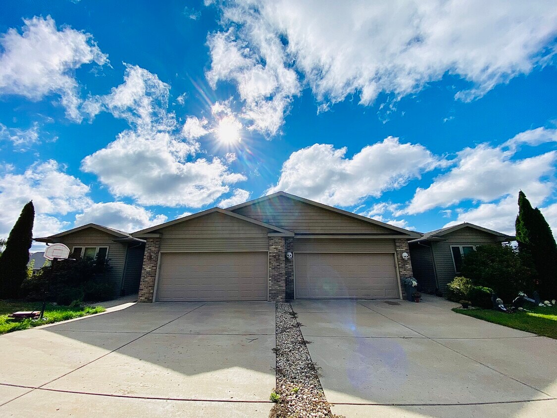 103 E North St, Mazomanie, WI 53560 House Rental in Mazomanie, WI