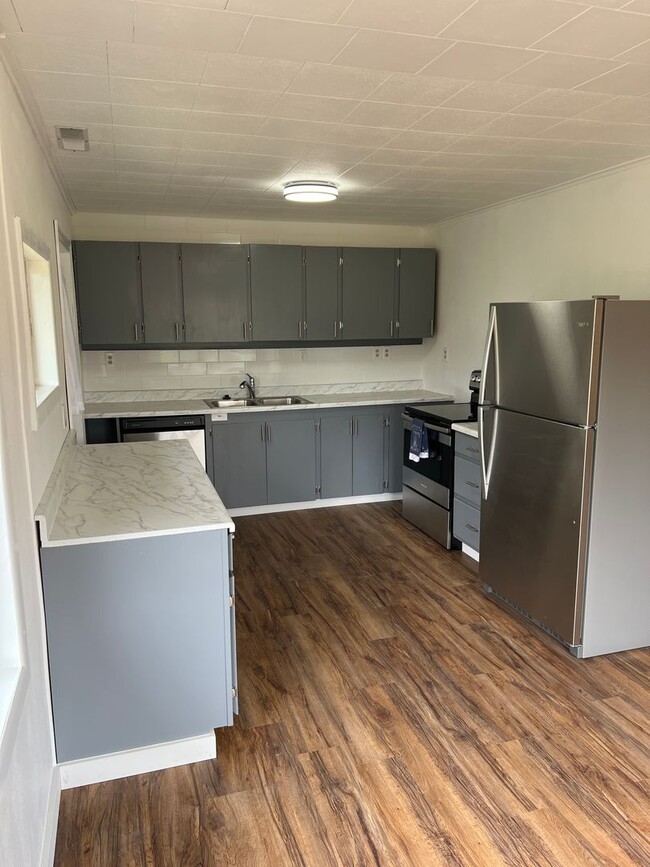 Building Photo - 2 Bedroom, 1 Bathroom Home