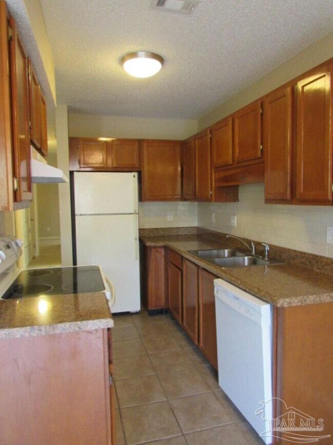 Foto del edificio - 3330 Pine Forest Rd