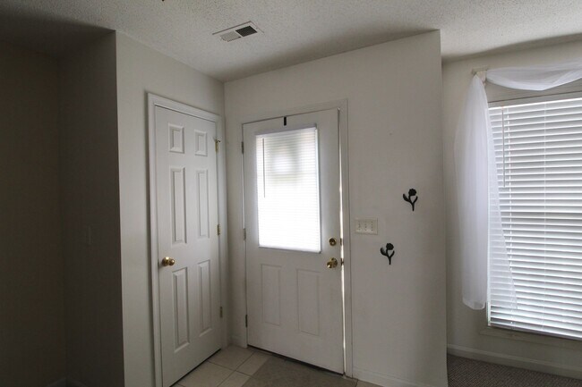 Foto del edificio - Liberty Square townhome