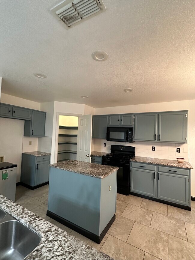 Foto del edificio - 2404 S Fresno Ave