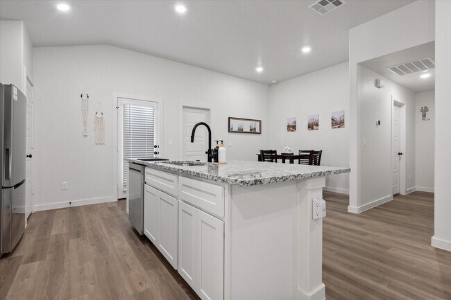 Foto del edificio - 2133 Langford Ave