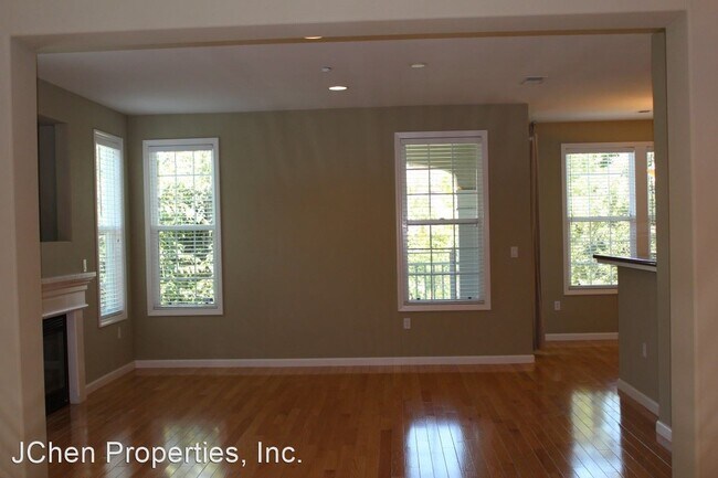 Building Photo - 3 br, 2 bath House - 3721 Whitworth Dr.