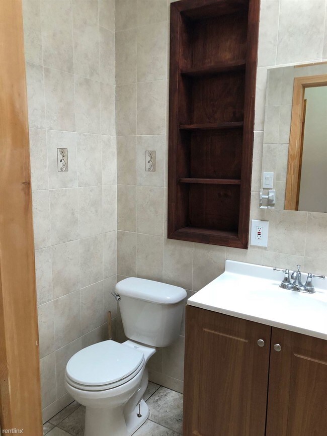 Building Photo - 1 br, 1 bath Apartment - 2121 21st Rd