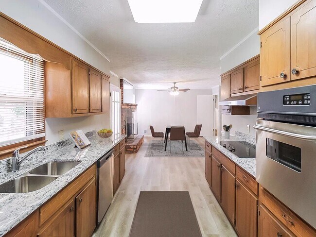 Foto del edificio - 721 Bluebird Dr SE