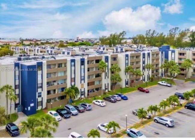 Foto del edificio - 10090 NW 80th Ct
