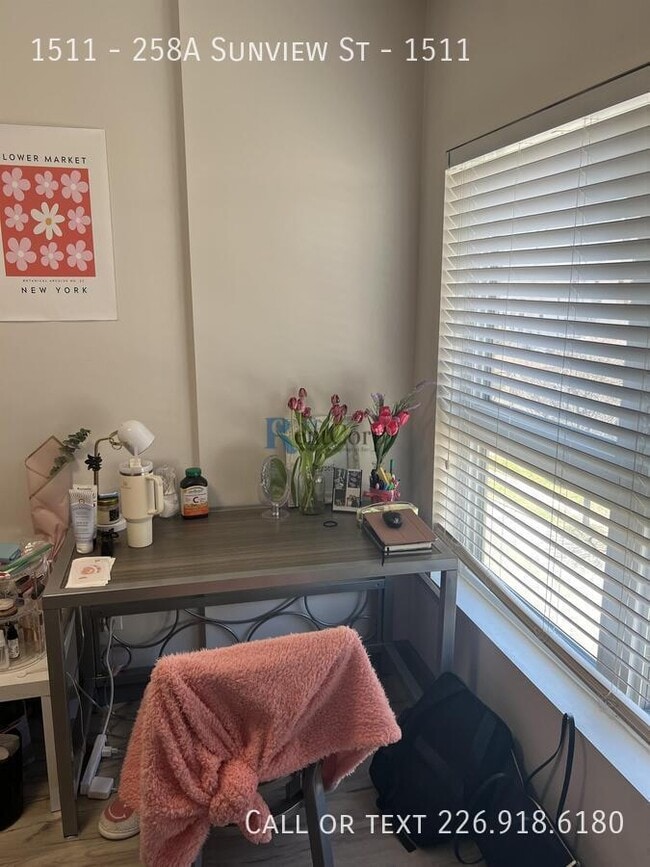 Photo du bâtiment - 258A-258A Sunview St