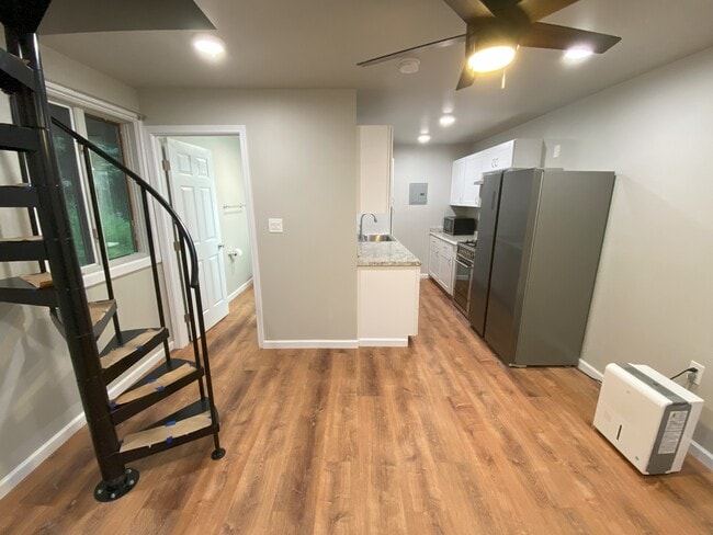 Building Photo - 1120 Eagle View Dr
