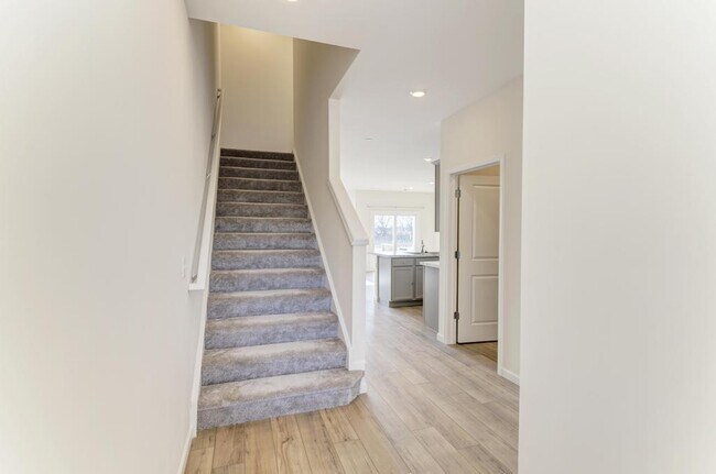 Foto del edificio - 5956 Hawkweed Dr