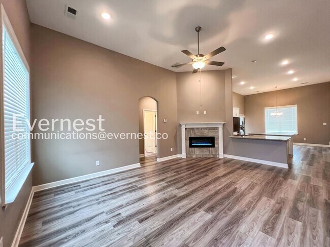 Foto del edificio - 5670 Matthew Dr