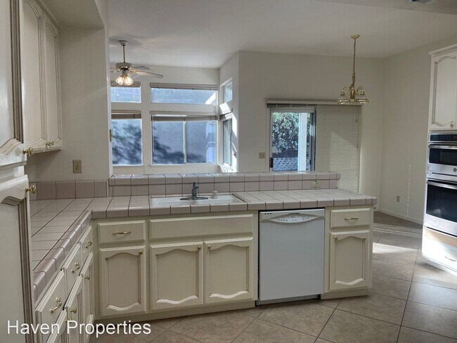 Foto del edificio - 3 br, 2 bath House - 105 Pembury Way