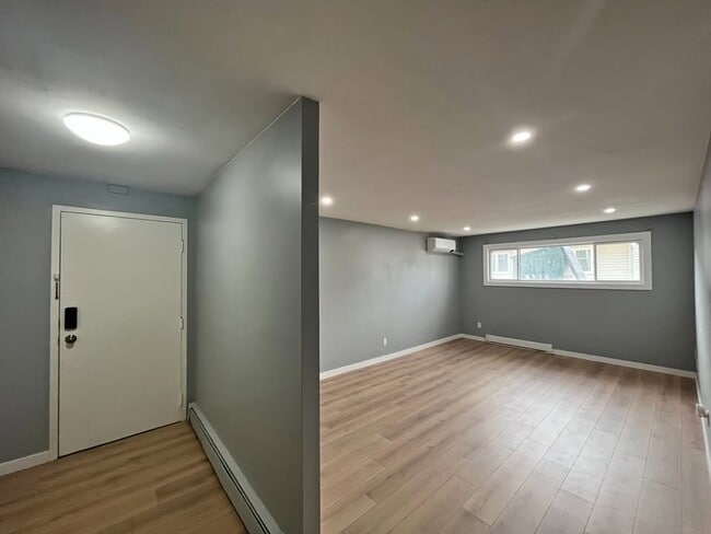 Building Photo - 17 Lockwood St
