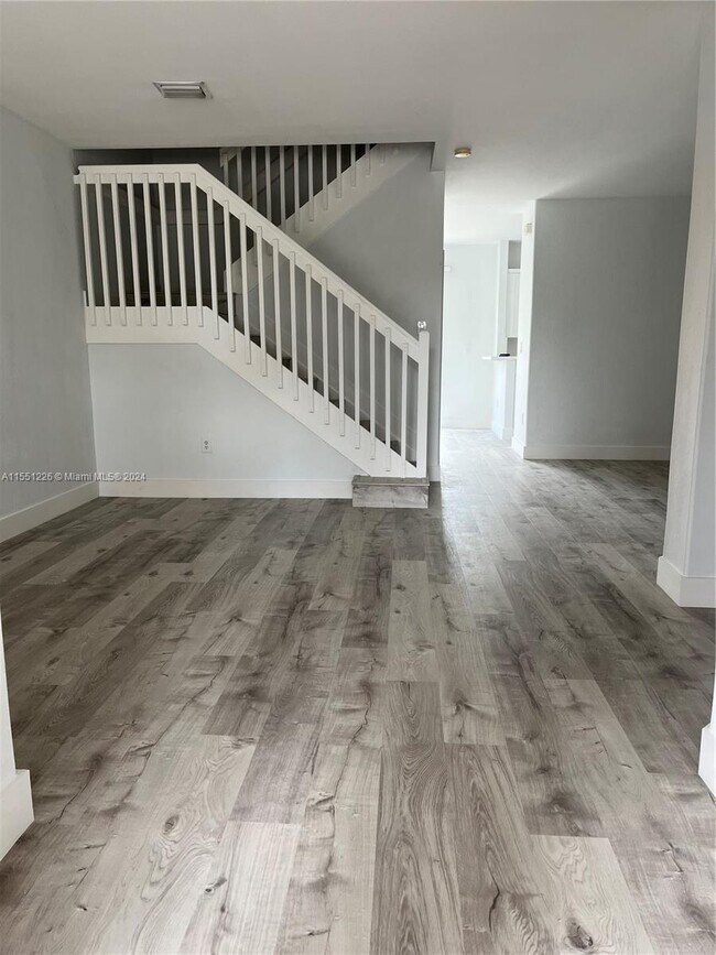 Foto del edificio - 10947 NW 79th St