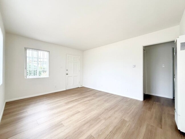 Building Photo - Remodeled Duplex in South O!