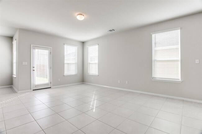 Building Photo - 140 Living Reef Dr