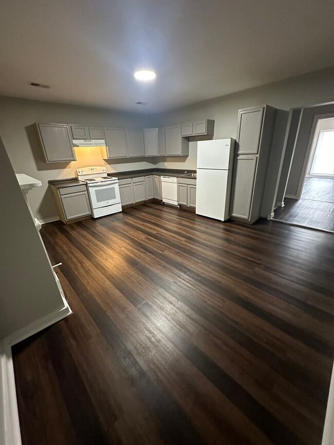 Photo - 146 W Lexington Ave Apartment