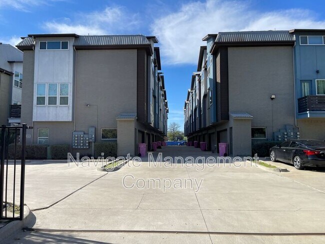 Building Photo - 4910 Live Oak St