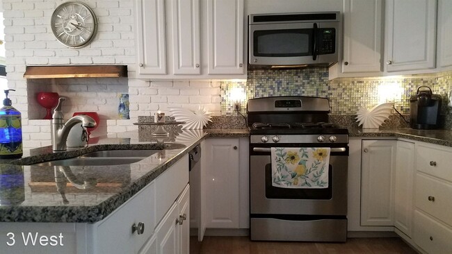 Building Photo - 5 br, 2.5 bath House - 201 Driftwood Lane