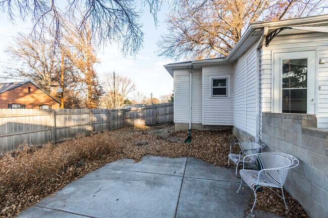 Building Photo - 2203 S 48th St