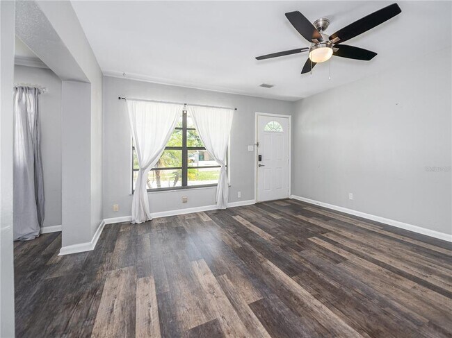 Foto del edificio - 4721 W Iowa Ave