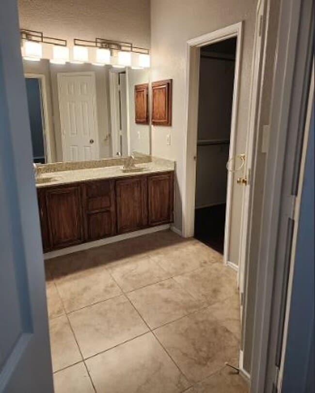 Building Photo - Beautiful 3 Bed 2.5 Bath Home in Grand Prairie, TX