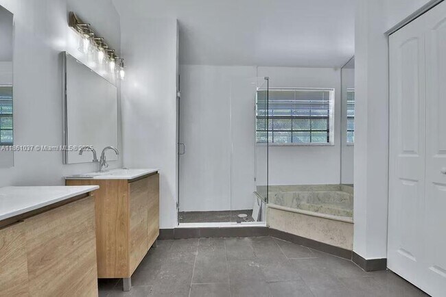 Foto del edificio - 3501 Magellan Cir