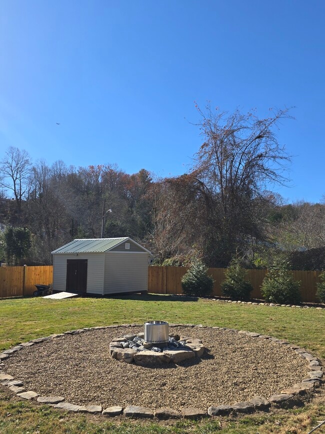 Foto del edificio - 2102 Kingsbury Rd