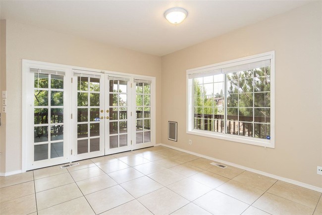 Building Photo - 4 bedroom in Reno NV 89509