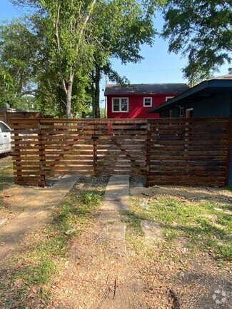 Building Photo - 3737 Maywood Ave