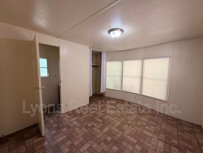 Foto del edificio - 8146 Tolles Dr