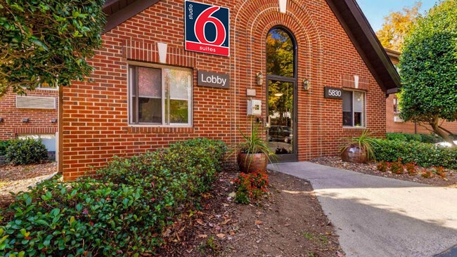 Building Photo - 5830 Westpark Dr