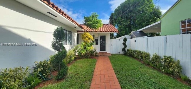 Foto del edificio - 1828 NW 4th St