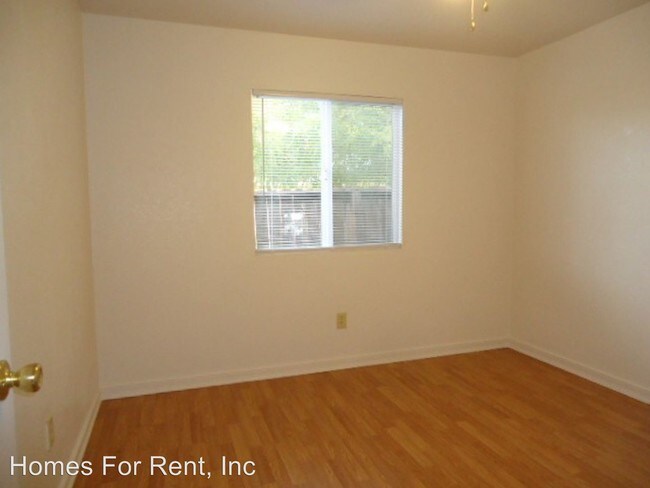 Building Photo - 367 N Conley St