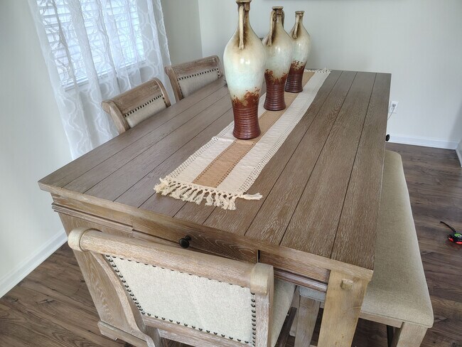 Foto del edificio - Room in House on Pennyroyal Wy