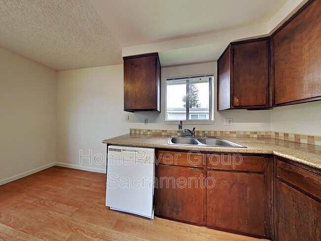 Building Photo - 708 Wales Dr