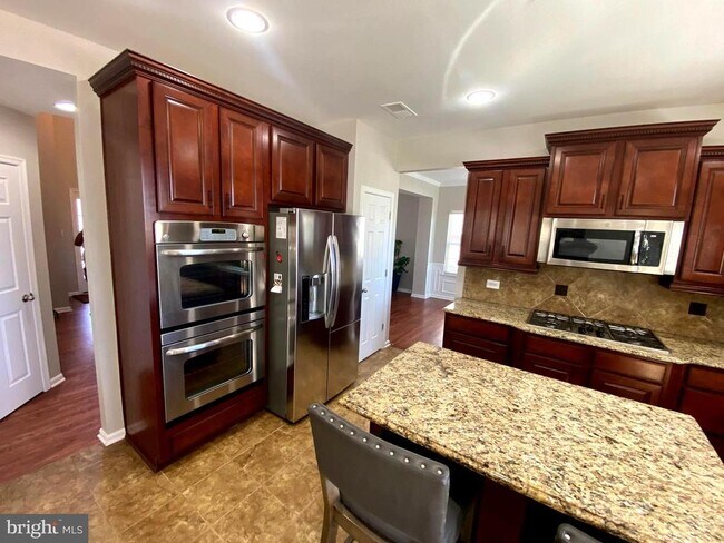 Foto del edificio - 2716 Lake Forest Dr